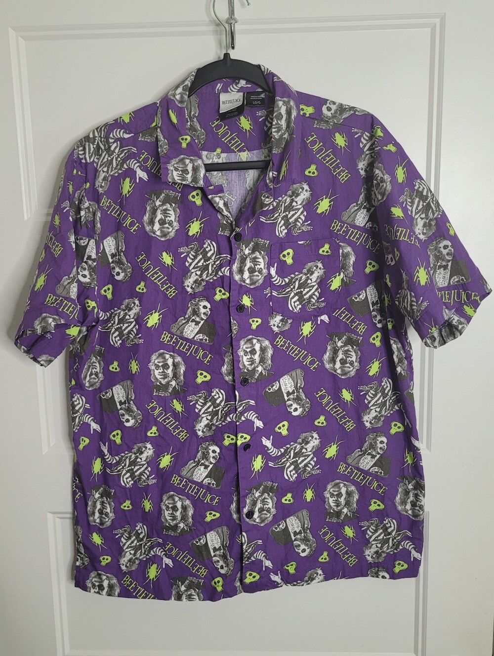 Mad Engine official Beetlejuice graphic button-up shirt Size L